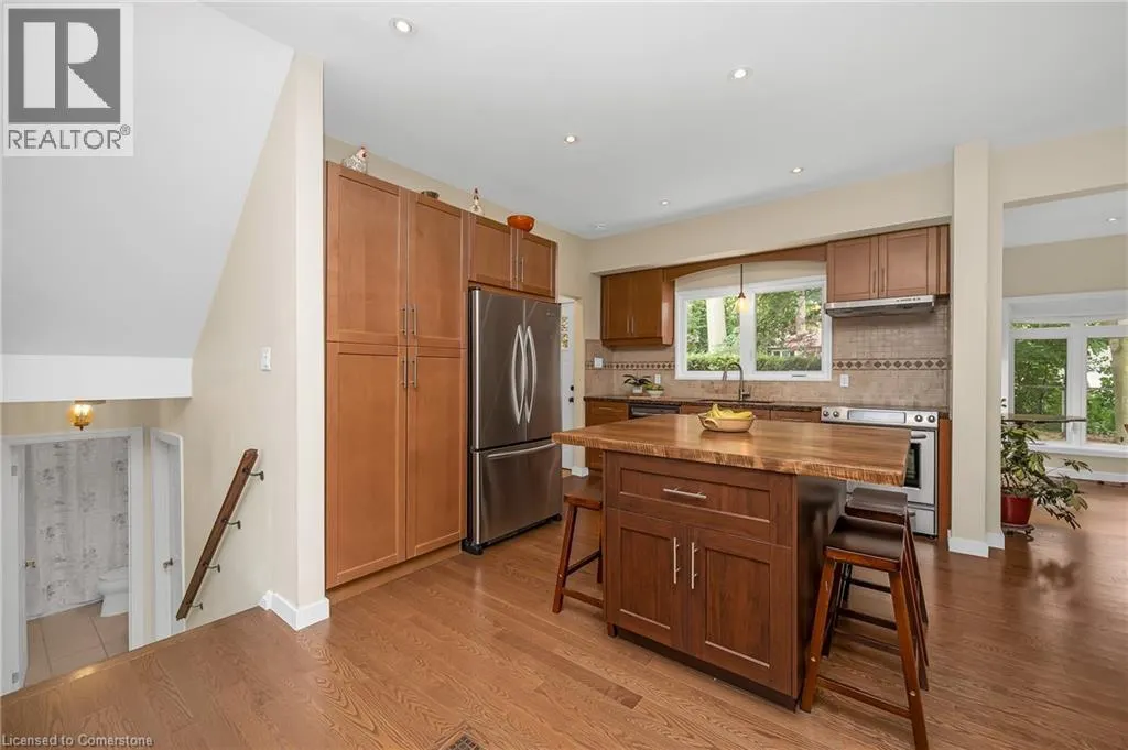 285 SURREY Drive