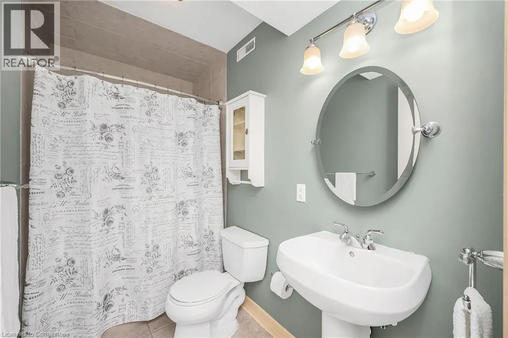 285 SURREY Drive