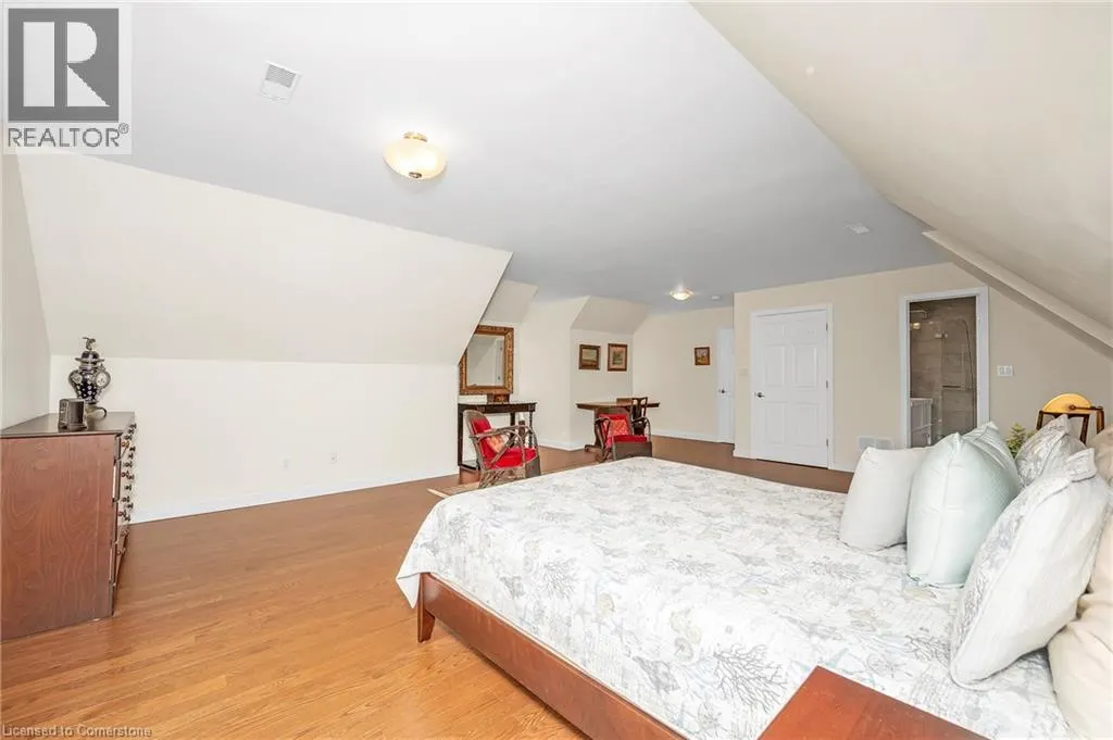 285 SURREY Drive