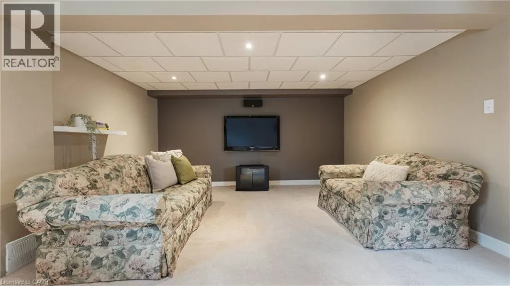 22 COBBLESTONE Drive