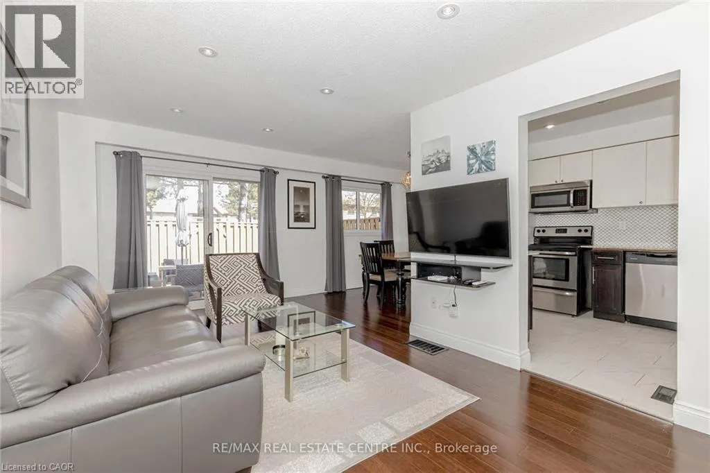 1526 LANCASTER Drive Unit# 123, #123