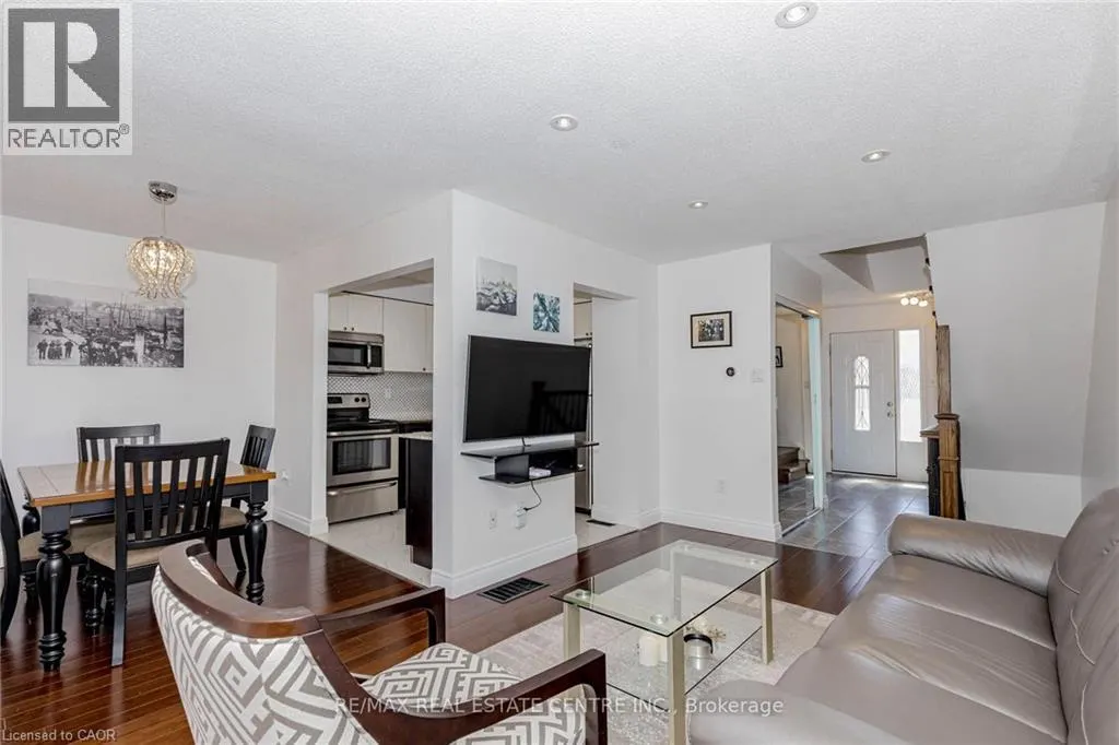 1526 LANCASTER Drive Unit# 123, #123