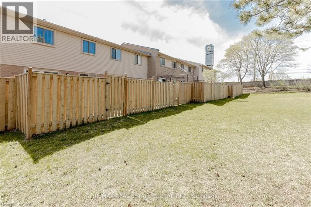 1526 LANCASTER Drive Unit# 123, #123