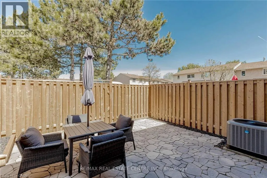 1526 LANCASTER Drive Unit# 123, #123