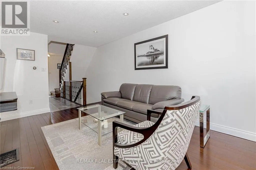 1526 LANCASTER Drive Unit# 123, #123