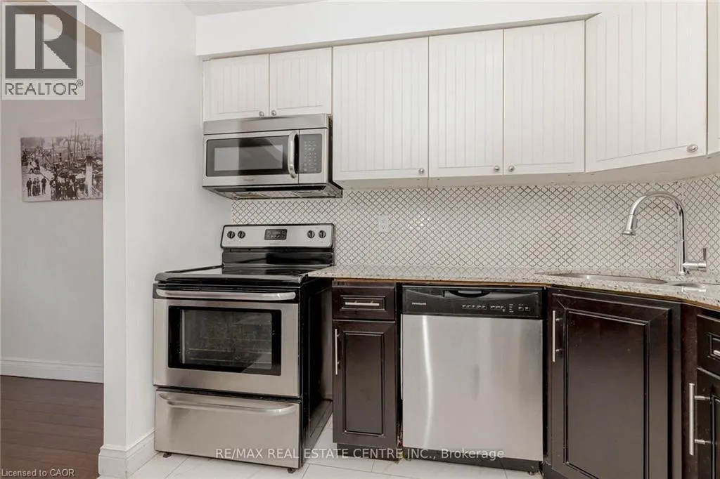 1526 LANCASTER Drive Unit# 123, #123
