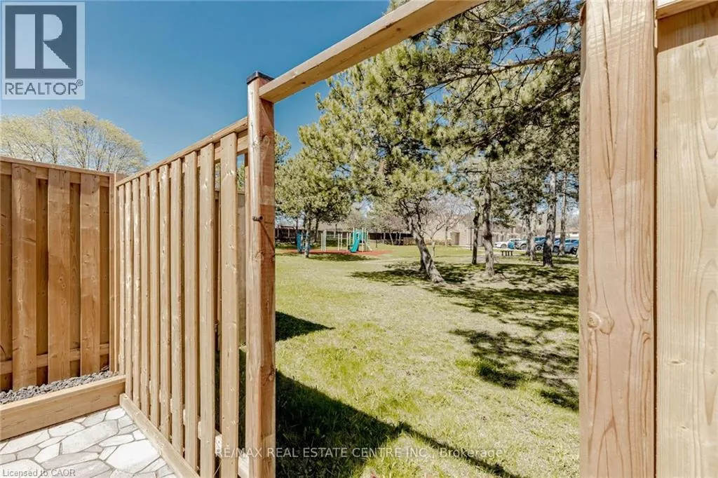 1526 LANCASTER Drive Unit# 123, #123