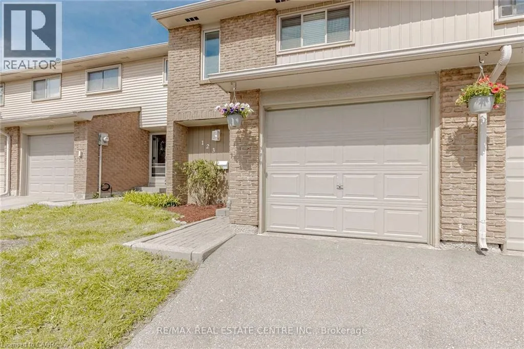 1526 LANCASTER Drive Unit# 123, #123