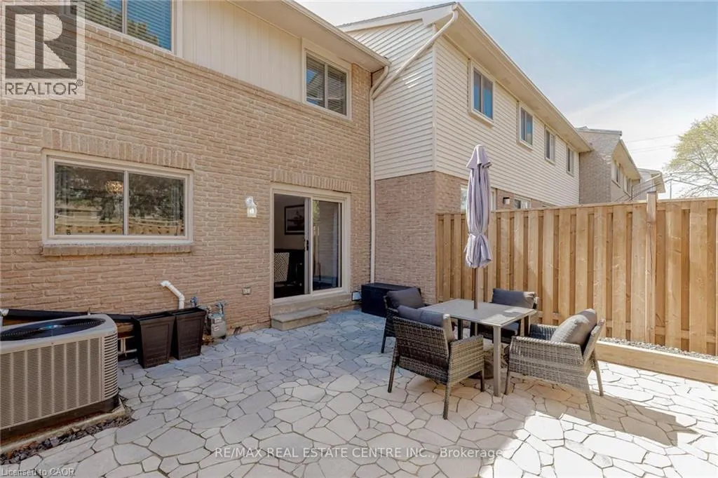 1526 LANCASTER Drive Unit# 123, #123
