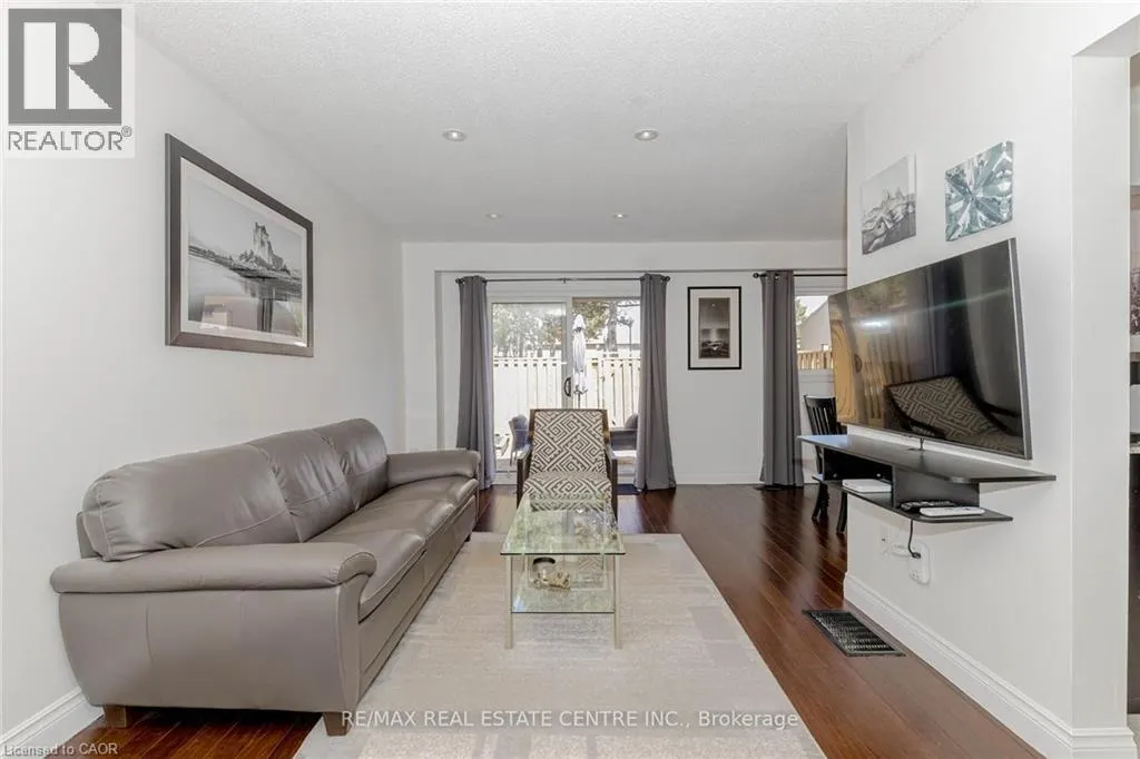 1526 LANCASTER Drive Unit# 123, #123