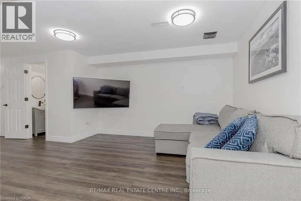 1526 LANCASTER Drive Unit# 123, #123