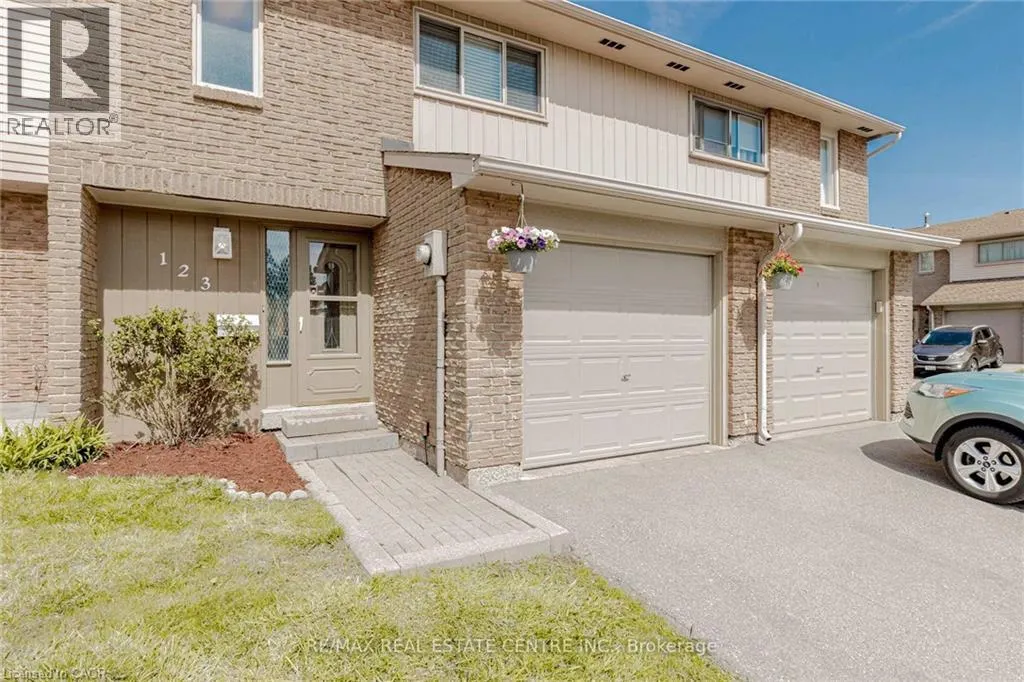 1526 LANCASTER Drive Unit# 123, #123