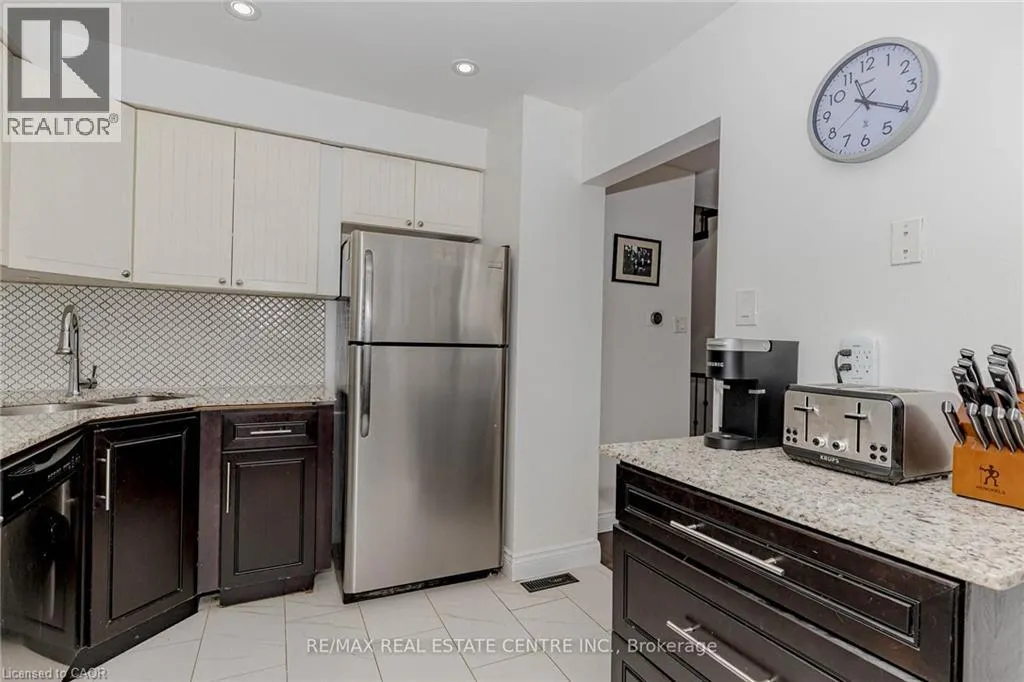 1526 LANCASTER Drive Unit# 123, #123