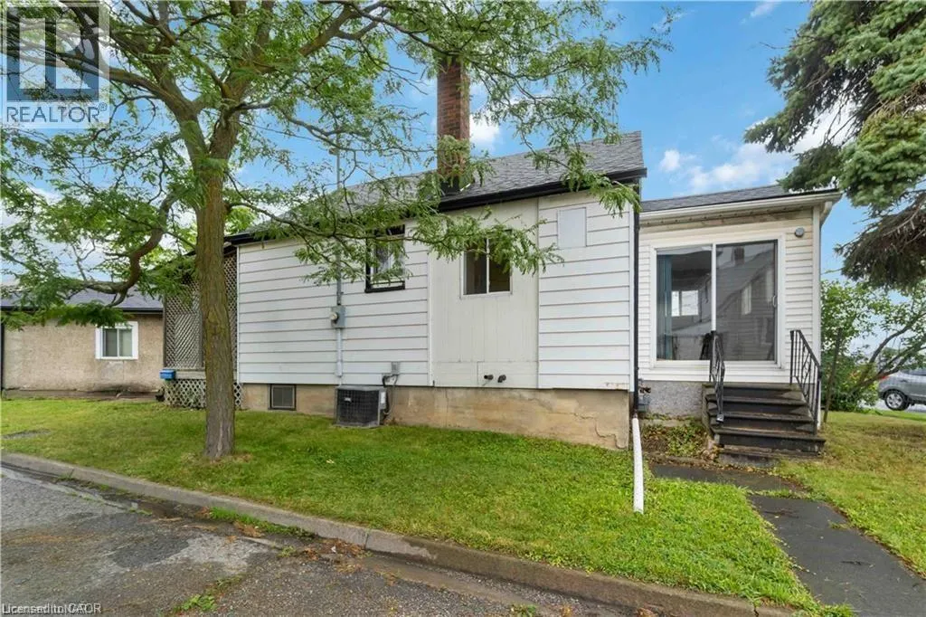 100 EASTCHESTER Avenue