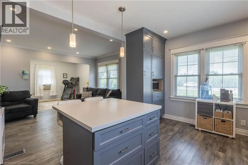 649 LAKESHORE Road