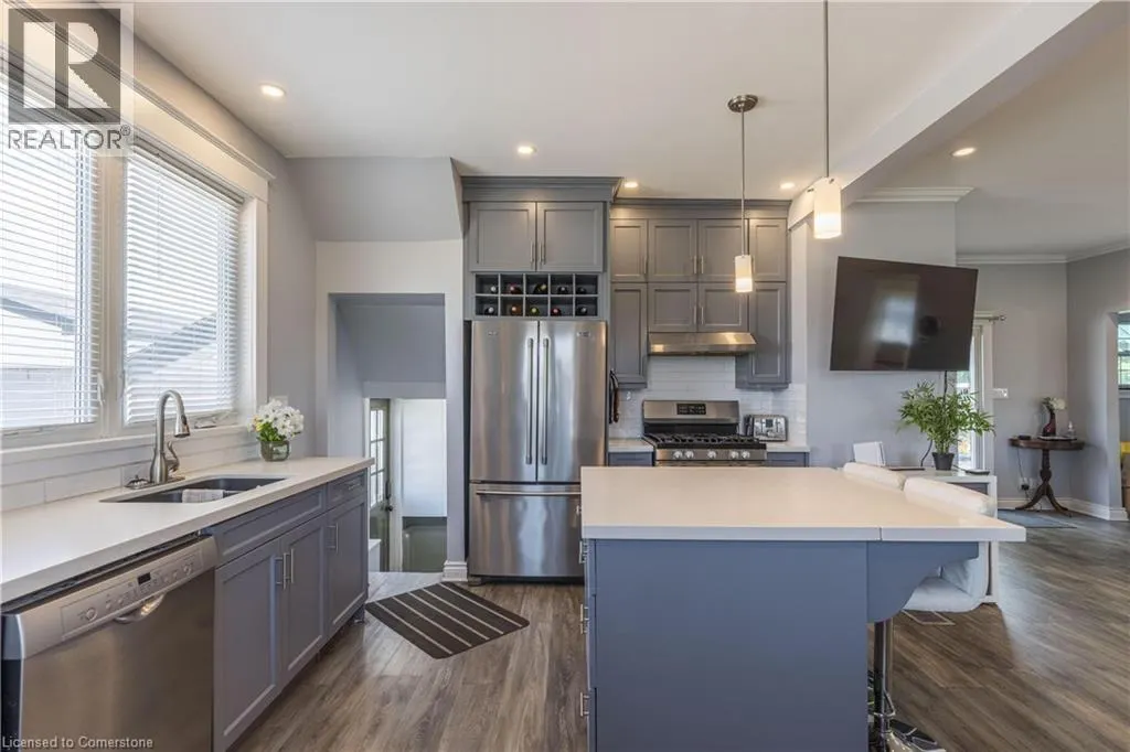 649 LAKESHORE Road
