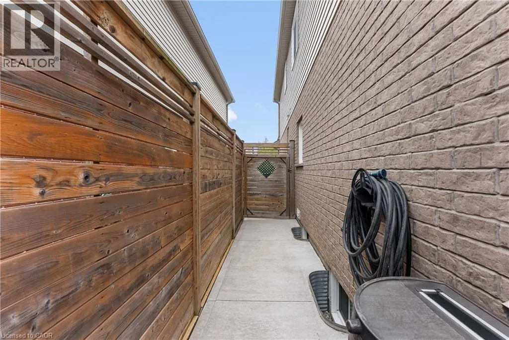 6043 WIENS Boulevard