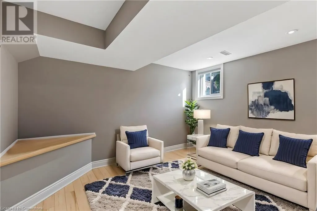 2270 DUNFOREST Crescent