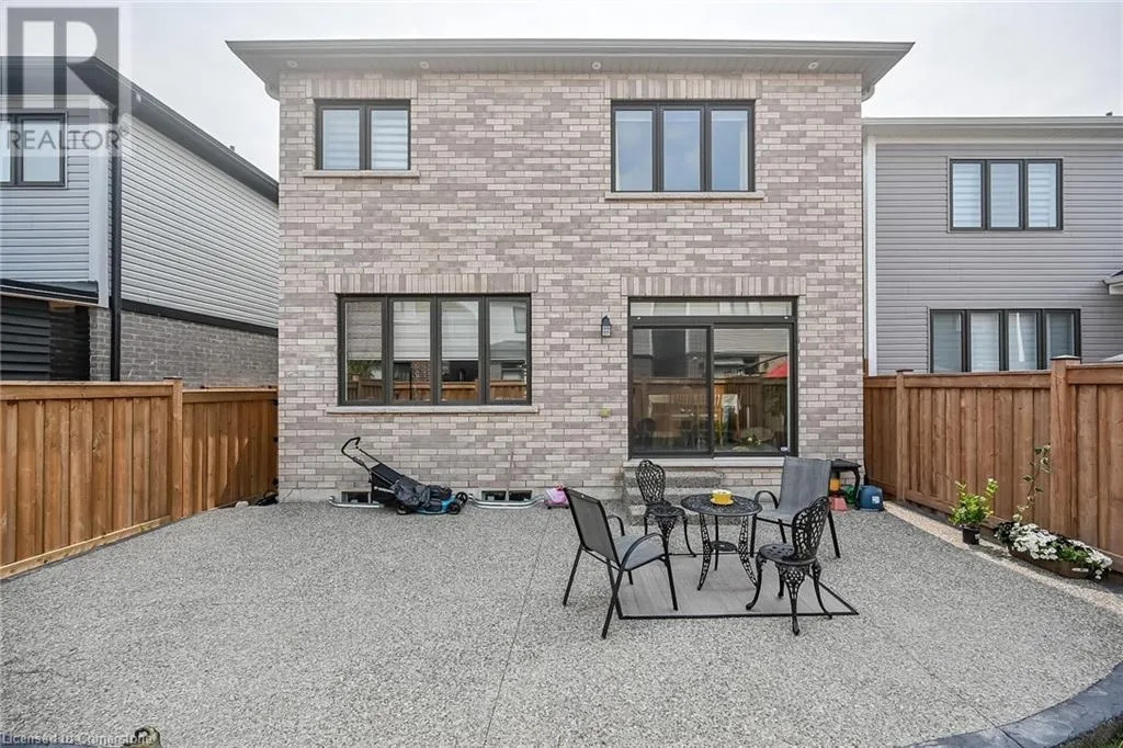 67 MALCOLM Crescent