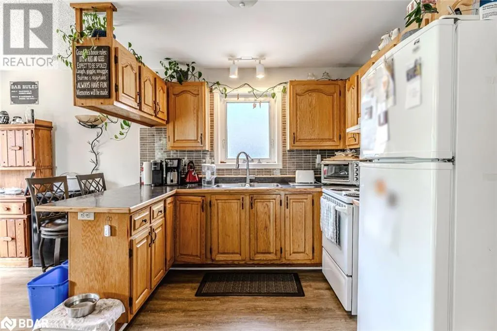 884 MAPLEWOOD Drive