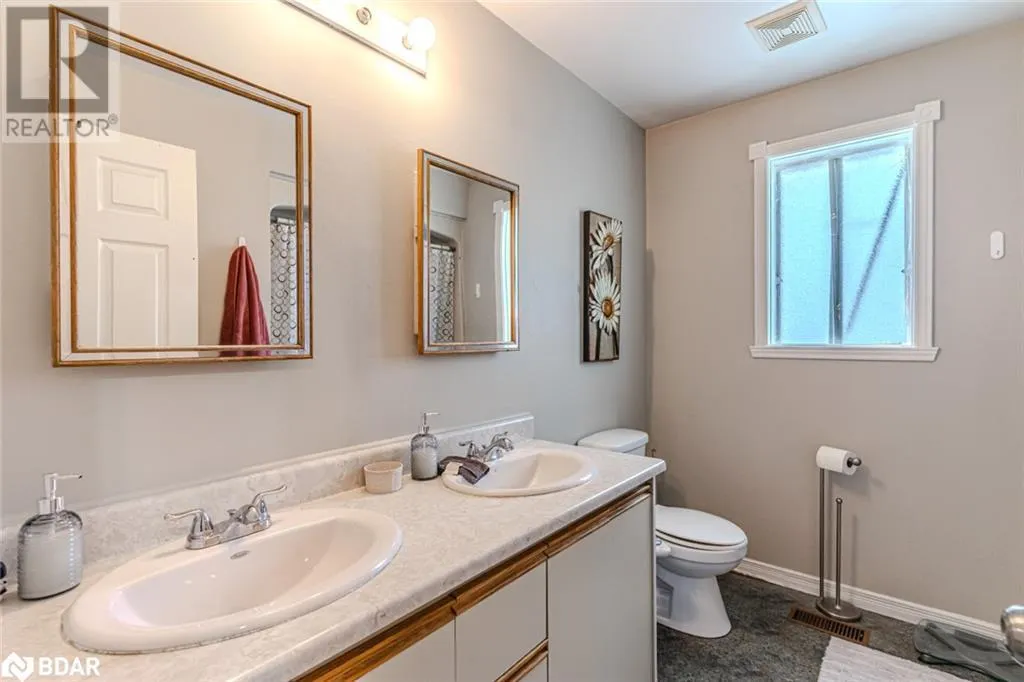 884 MAPLEWOOD Drive