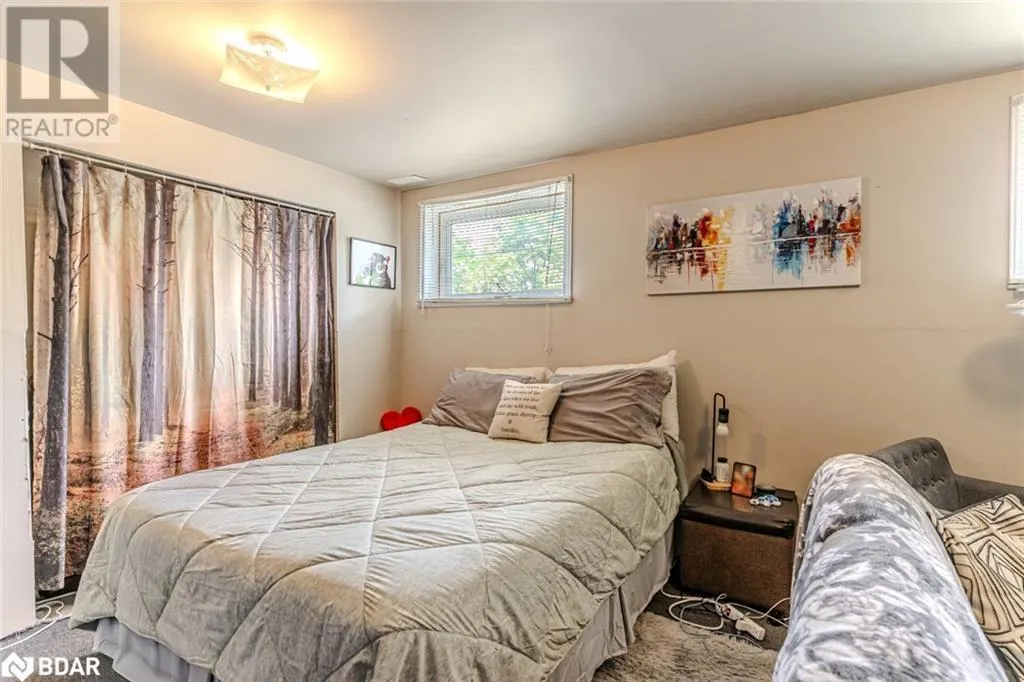 884 MAPLEWOOD Drive
