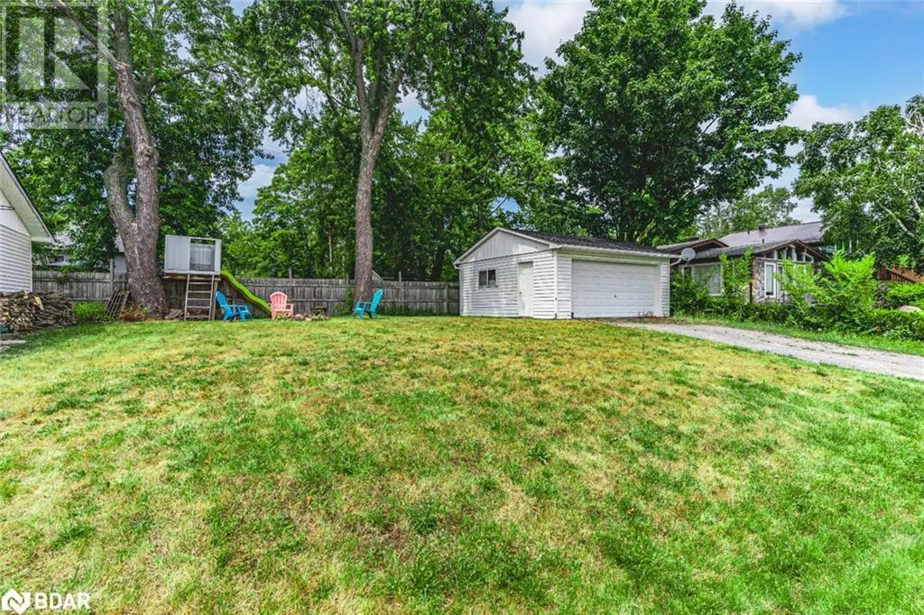 884 MAPLEWOOD Drive