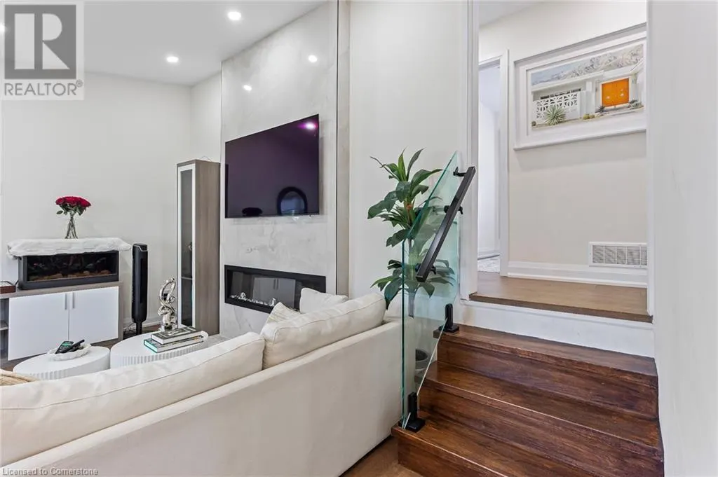 523 PINEGROVE Road Unit# Upper, #Upper