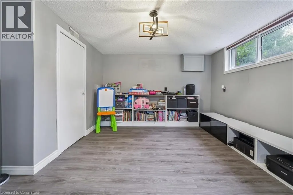 5 HOWARD Avenue