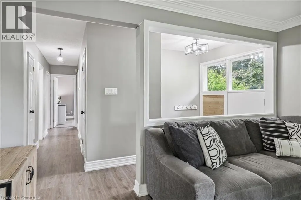 5 HOWARD Avenue