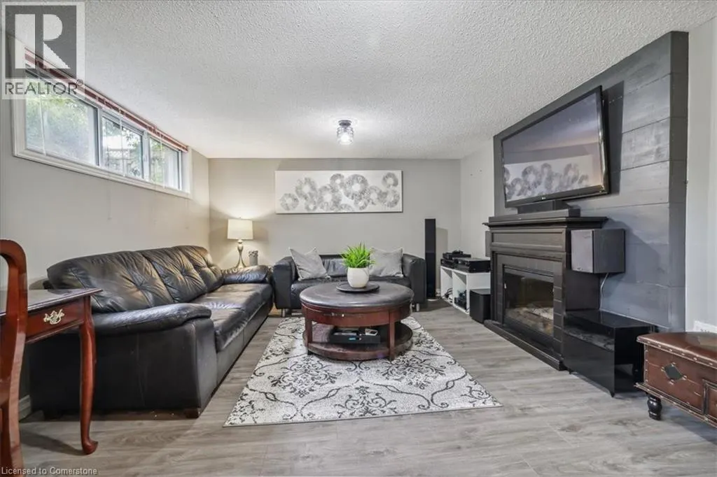 5 HOWARD Avenue