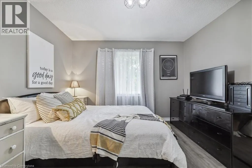 5 HOWARD Avenue