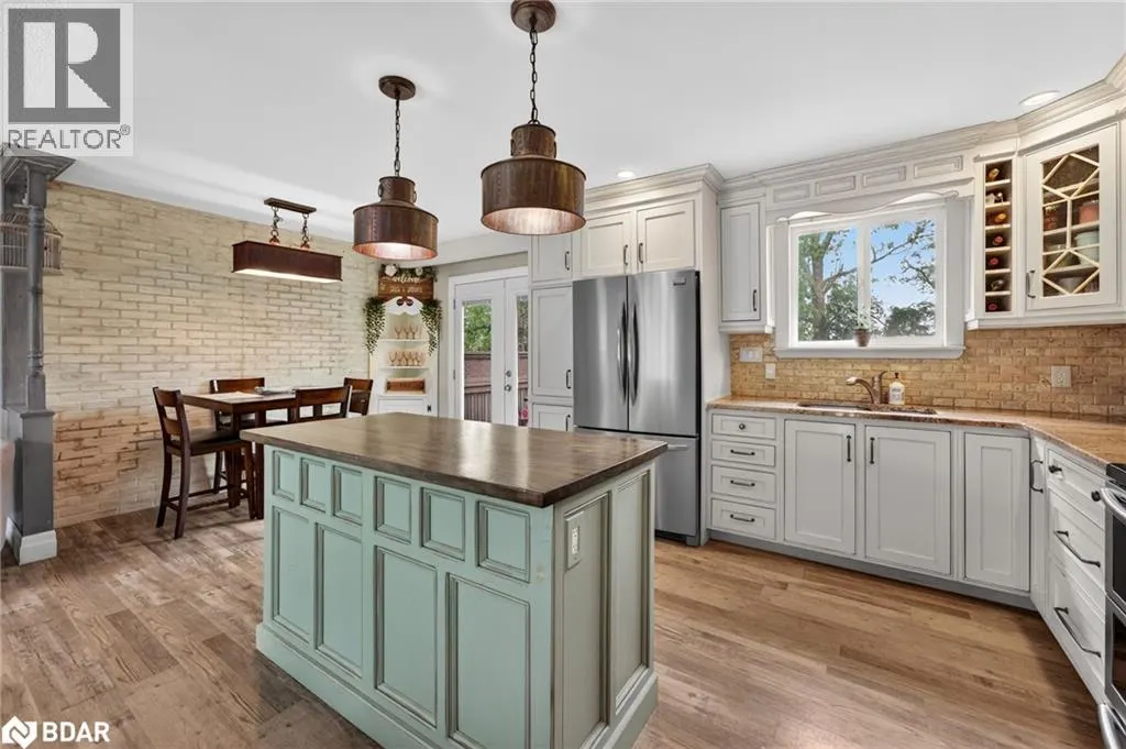 261 EDGEHILL Drive