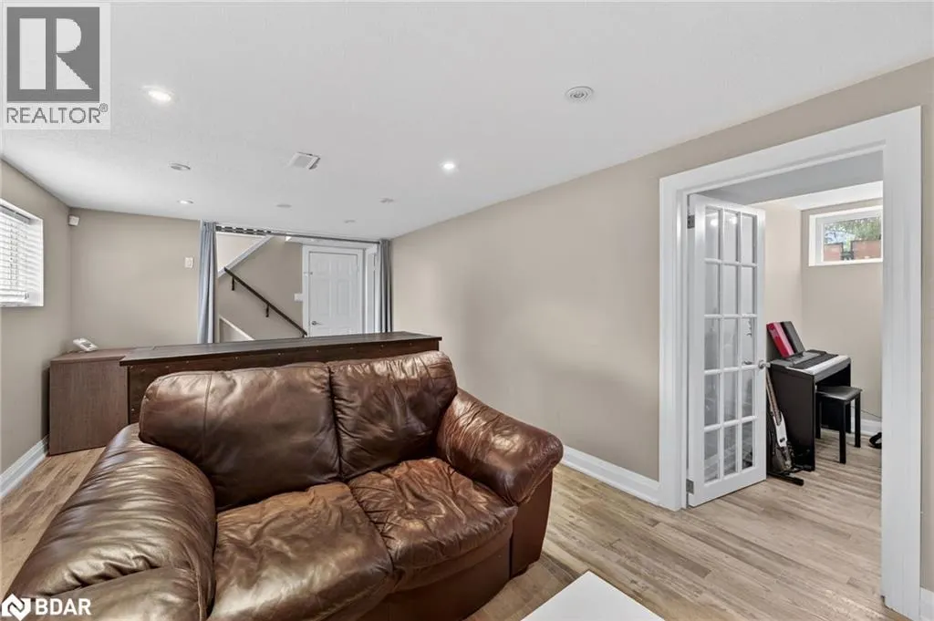 261 EDGEHILL Drive