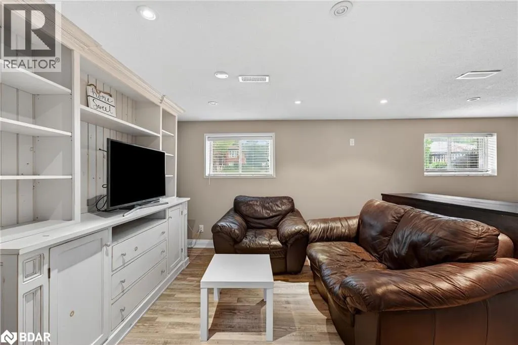 261 EDGEHILL Drive