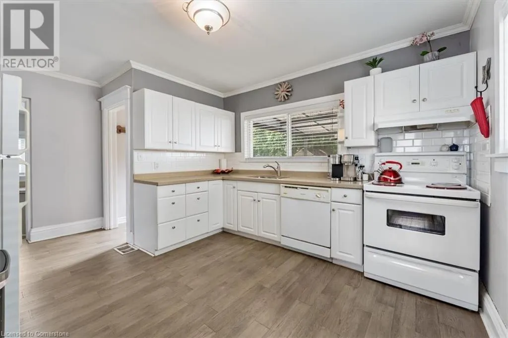 231 VINE Street