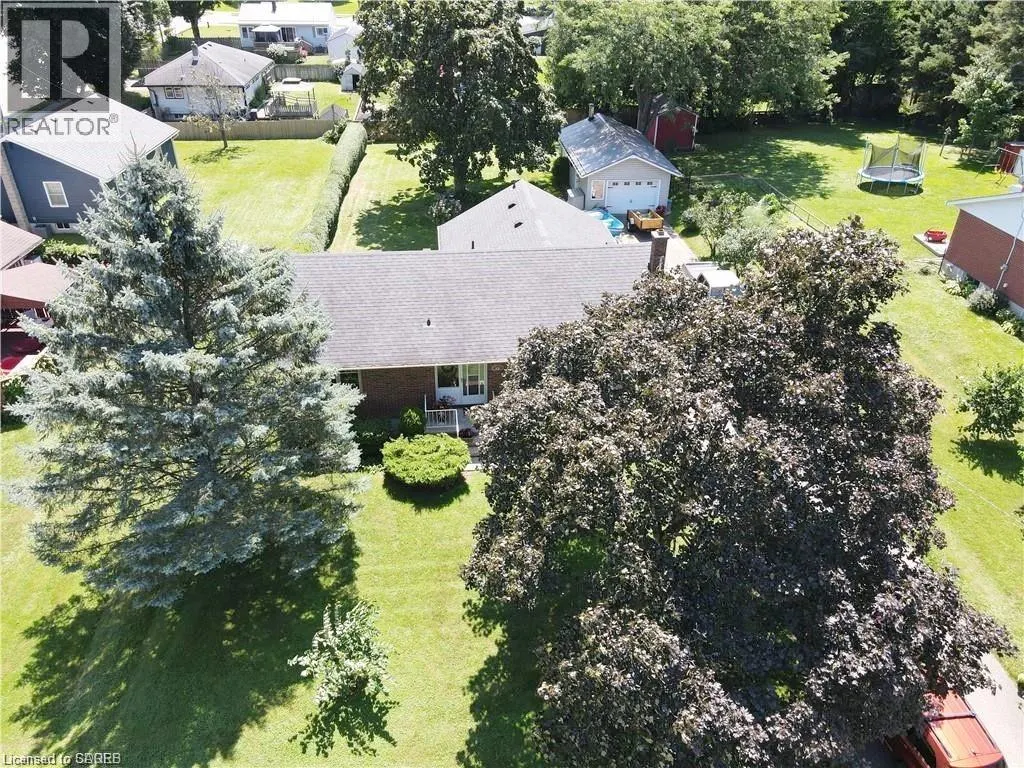 22 CHARLTON Crescent