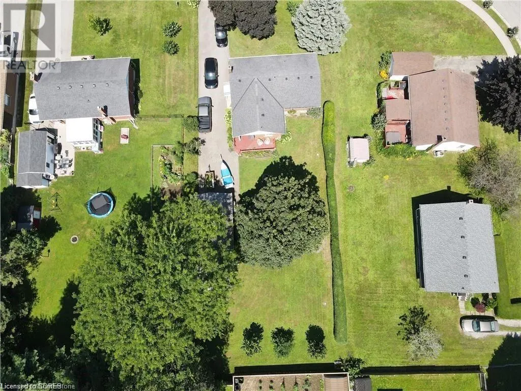 22 CHARLTON Crescent