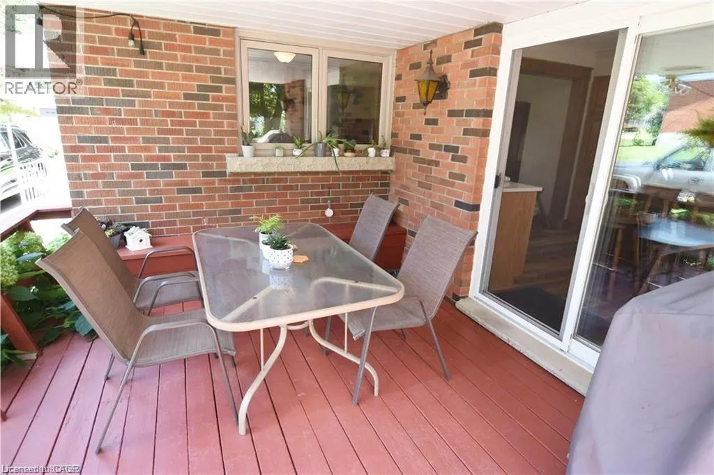22 CHARLTON Crescent