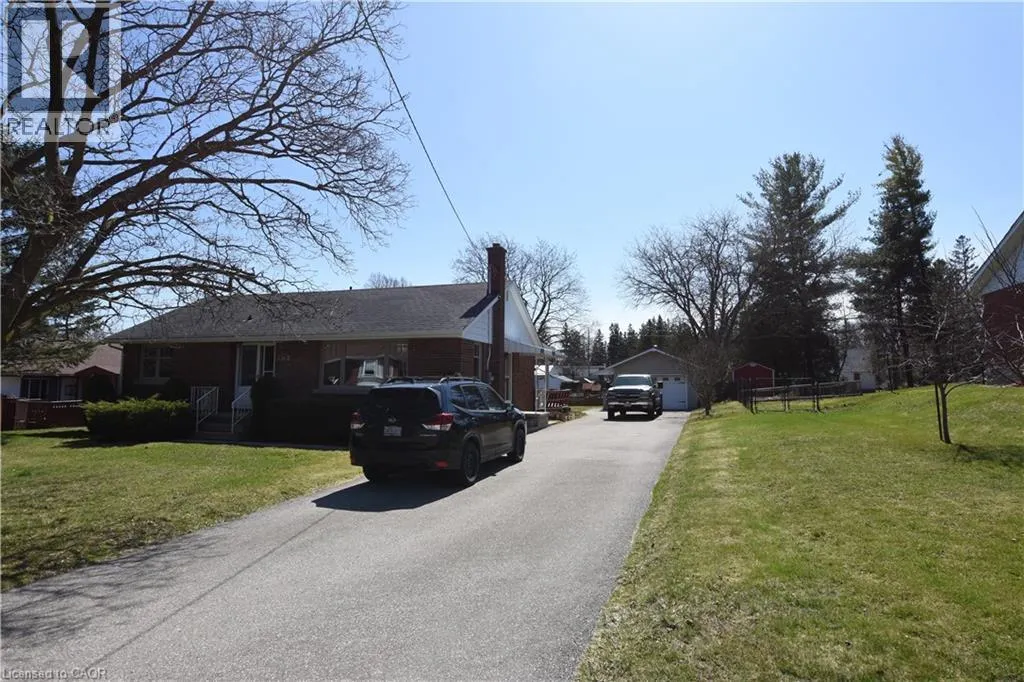 22 CHARLTON Crescent