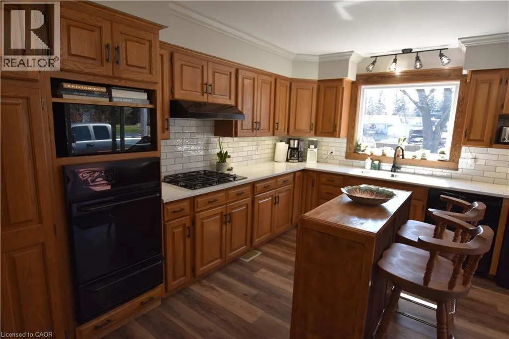 22 CHARLTON Crescent