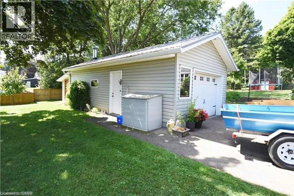 22 CHARLTON Crescent