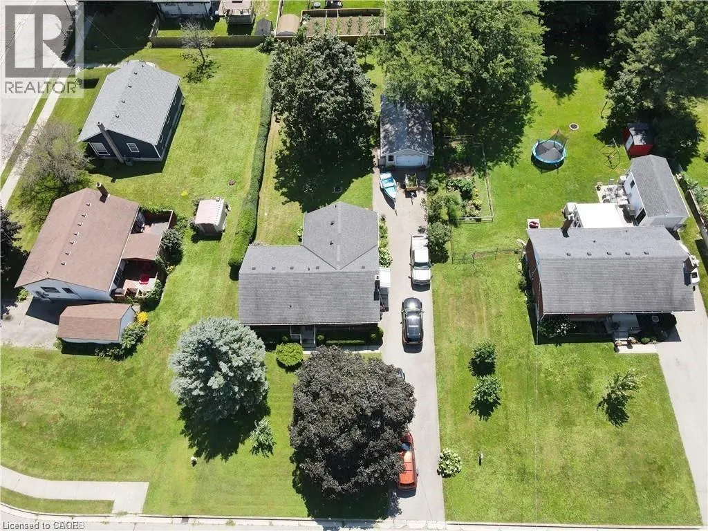 22 CHARLTON Crescent