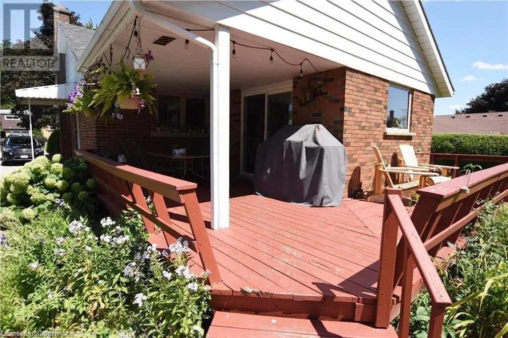 22 CHARLTON Crescent