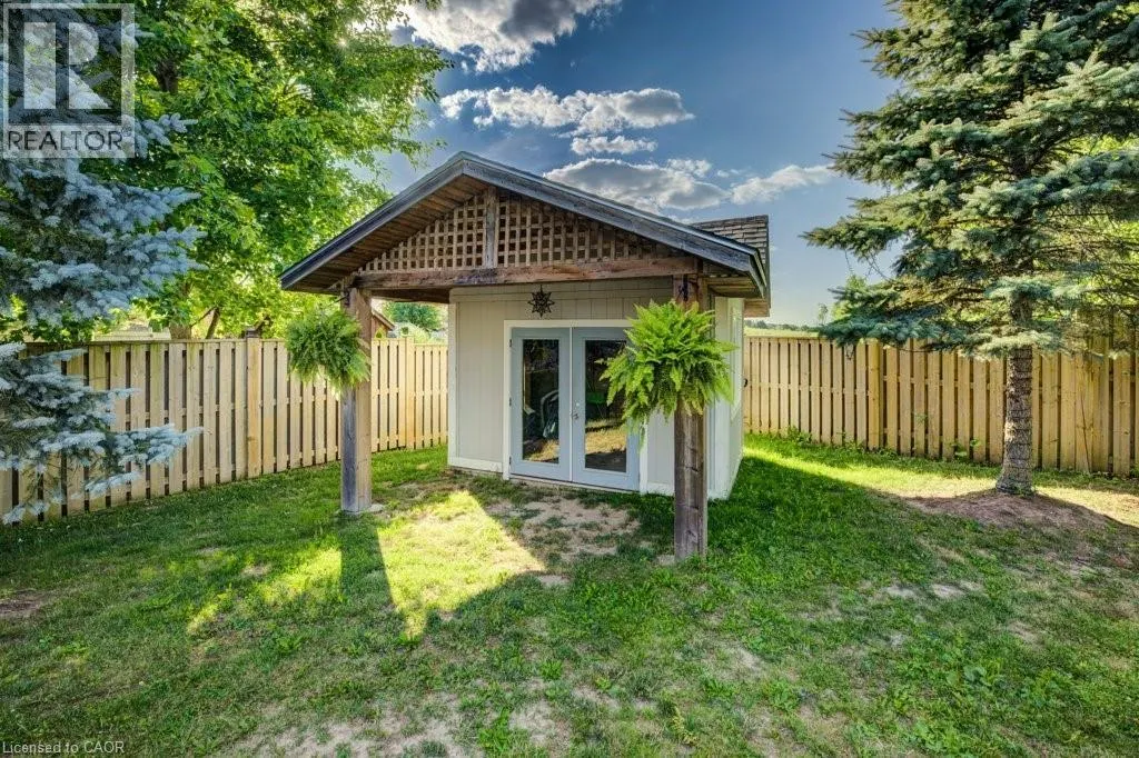 215 HOSTETLER Road