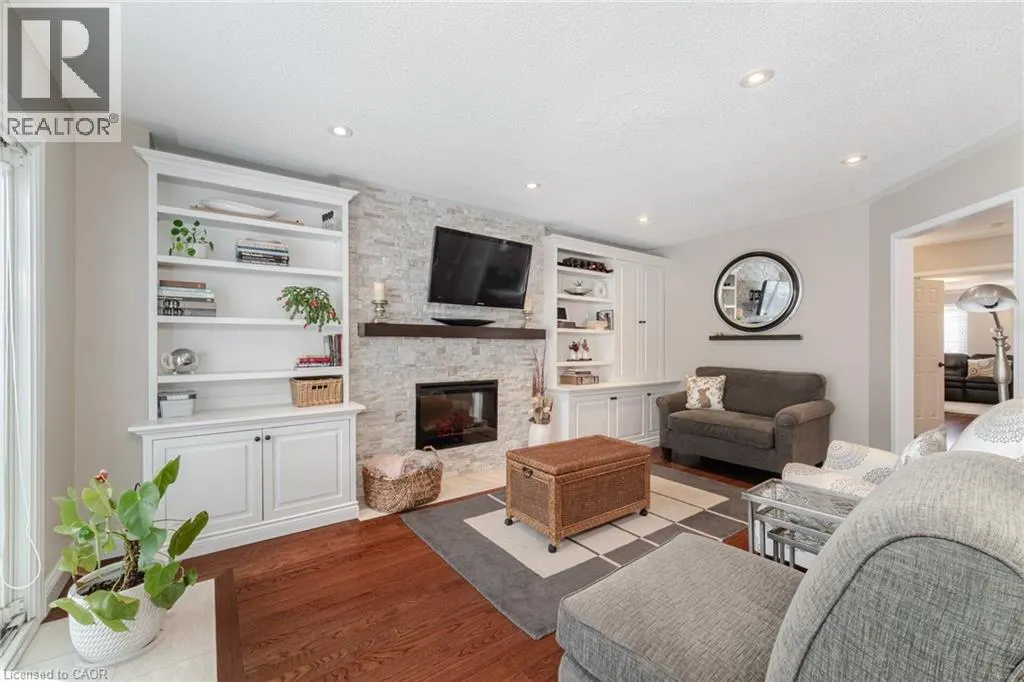 41 CHRISTIE Drive