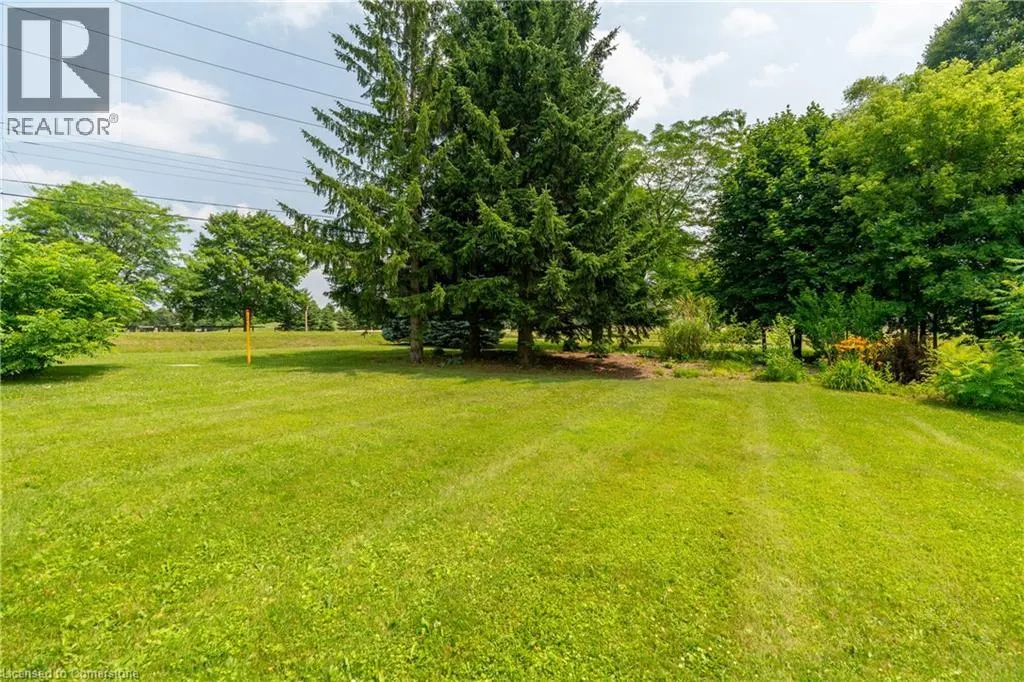 585 SNYDERS Road E