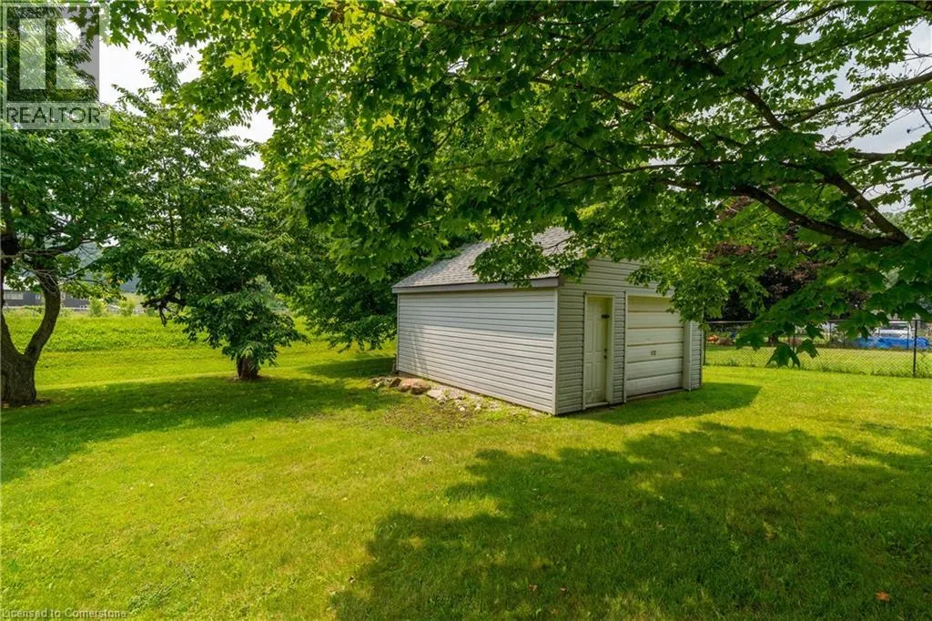 585 SNYDERS Road E
