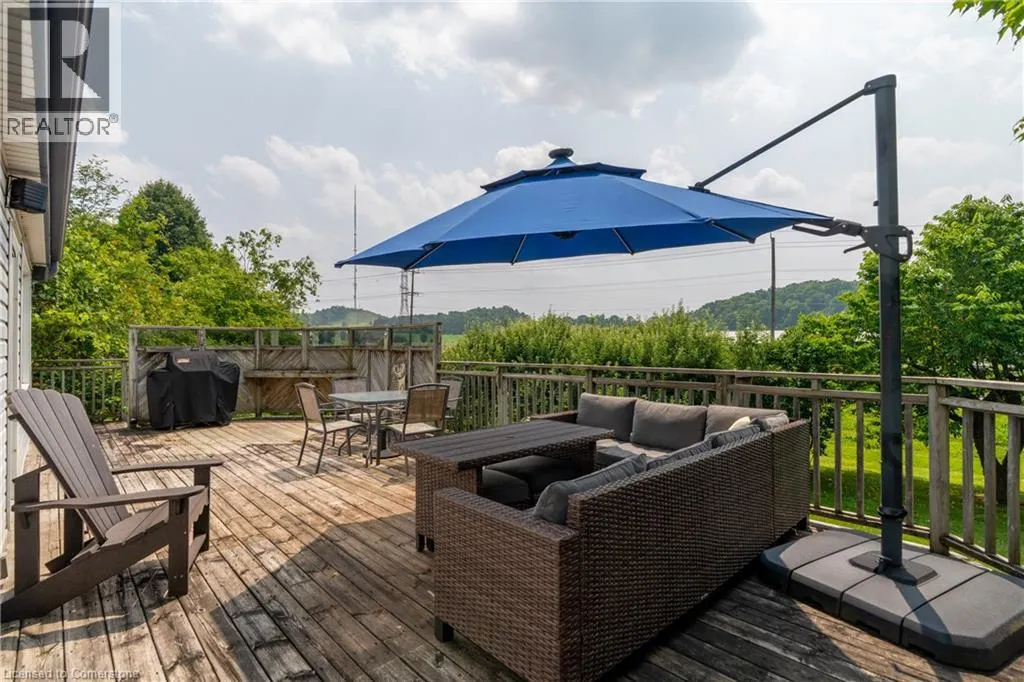 585 SNYDERS Road E
