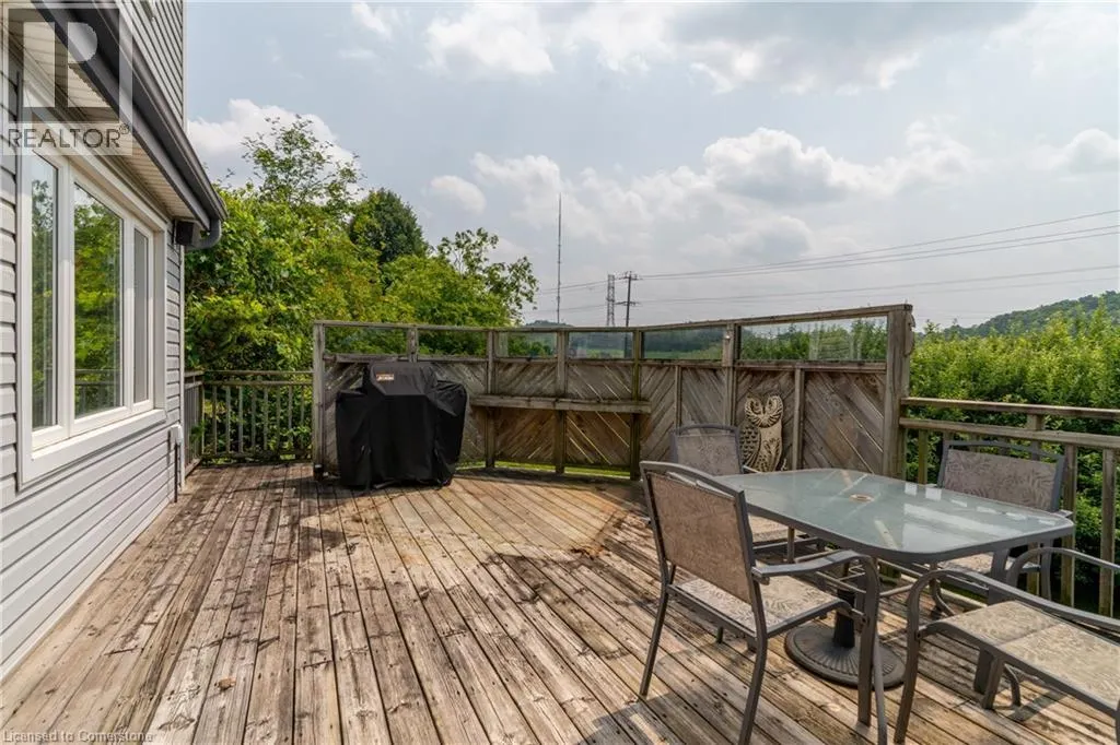 585 SNYDERS Road E